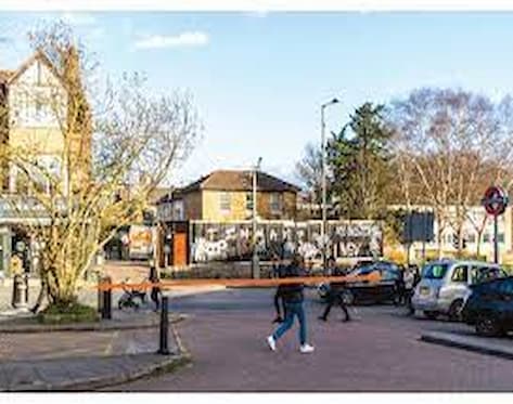 High Road, London, N2