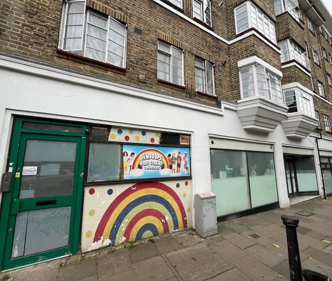 High Parade, Streatham High Road, London, SW16
