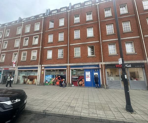 Chase Side, London, N14