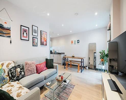 Broadway, London, E15