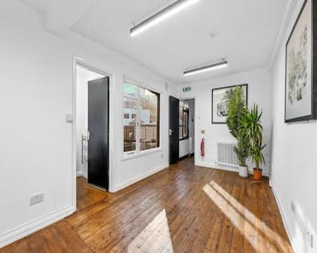Holywell Row, London, EC2A